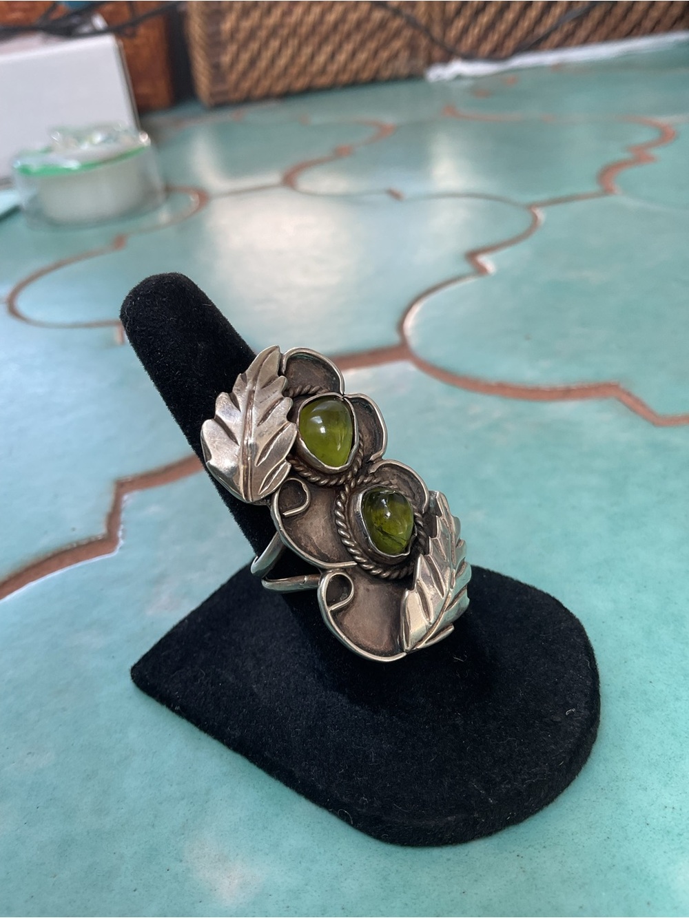 VINTAGE NATIVE AMERICAN PERIDOT RING